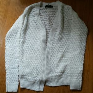 ⭐ White knit cardigan
